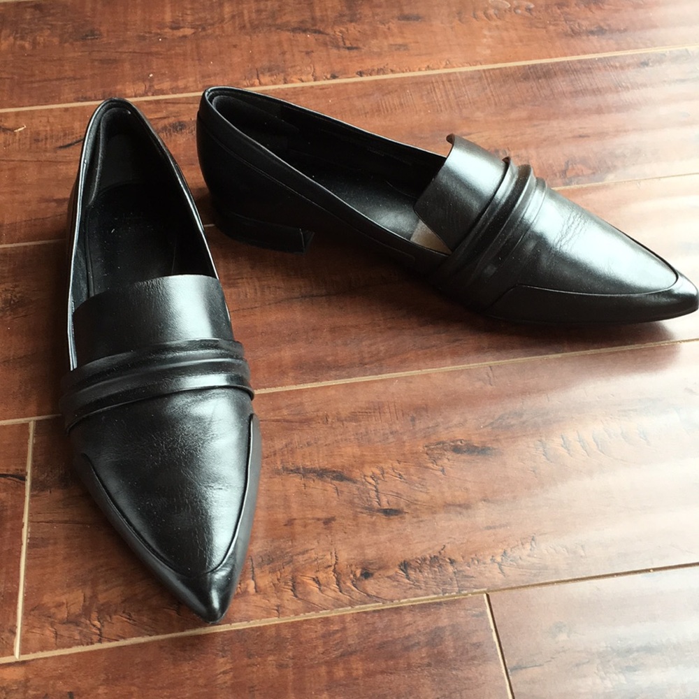 Halston Savannah Flats - image 1